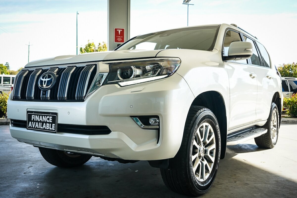 Toyota Landcruiser Prado image 4