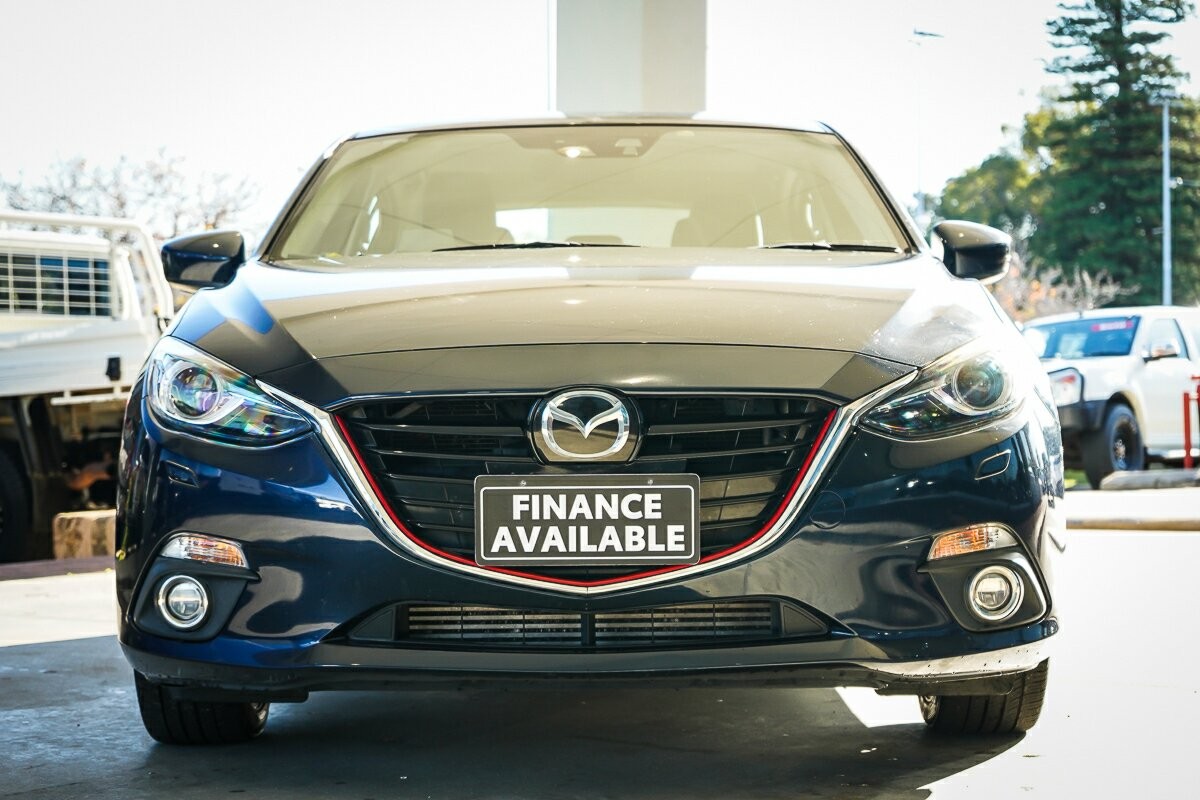 Mazda 3 image 3
