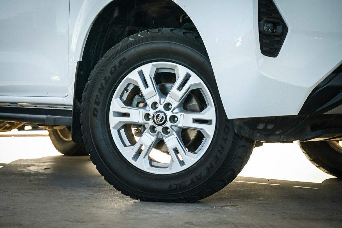 Nissan Navara image 2