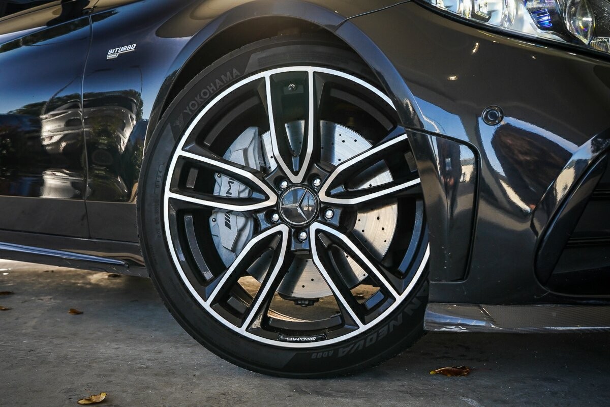 Mercedes Benz C-class image 2
