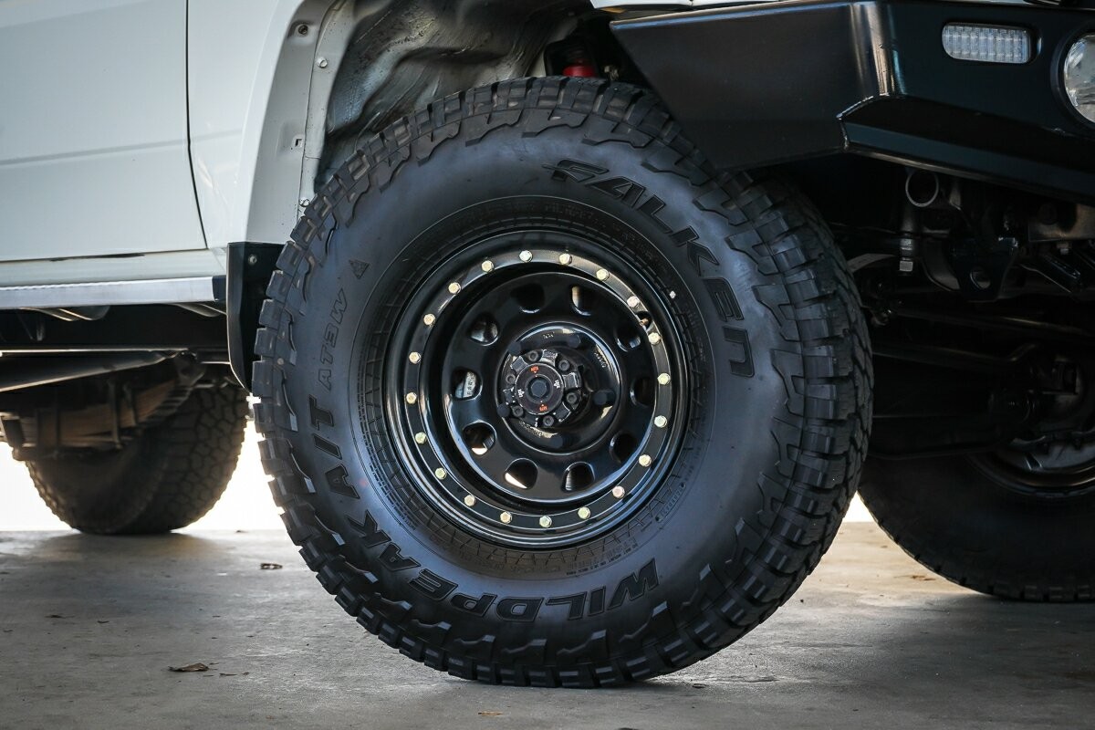 Toyota Landcruiser image 2