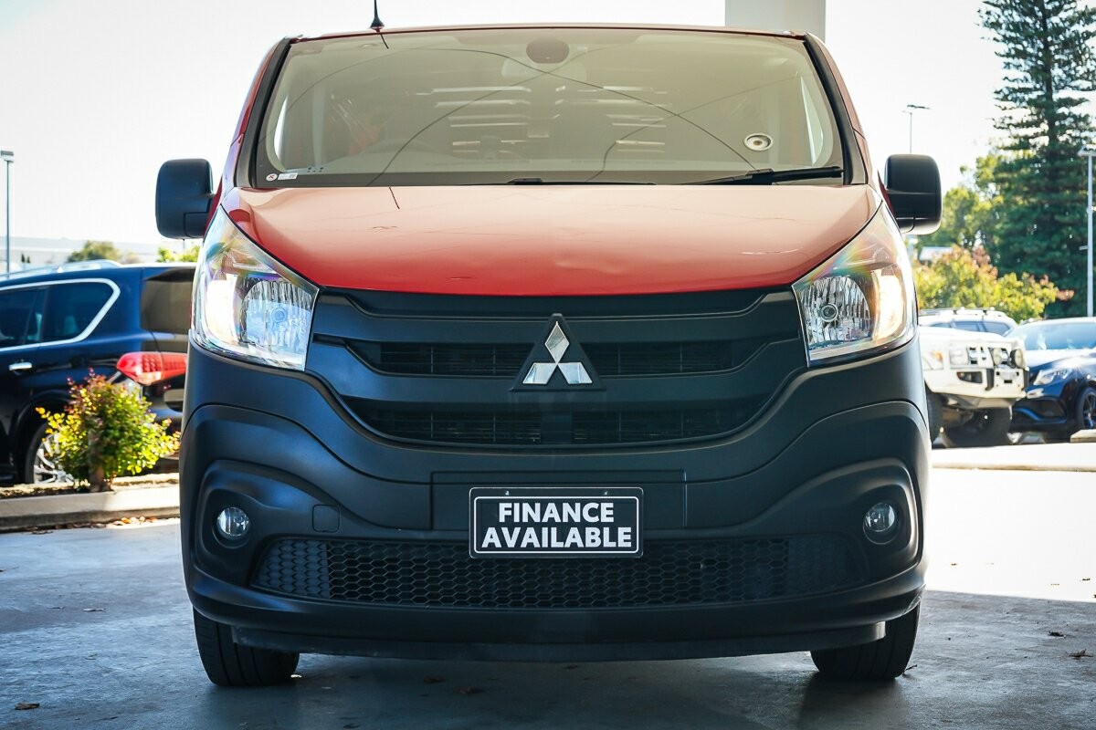 Mitsubishi Express image 3