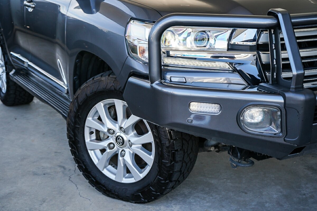 Toyota Landcruiser image 2