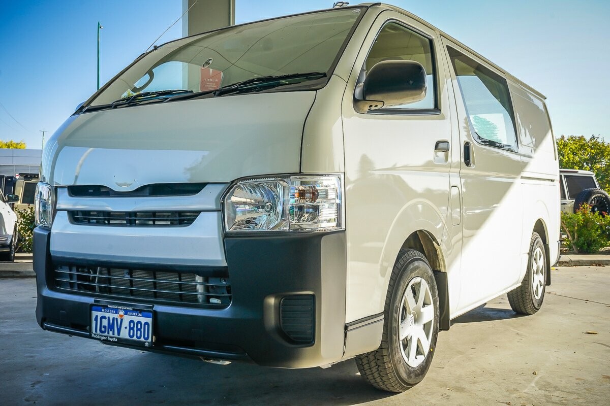 Toyota Hiace image 4