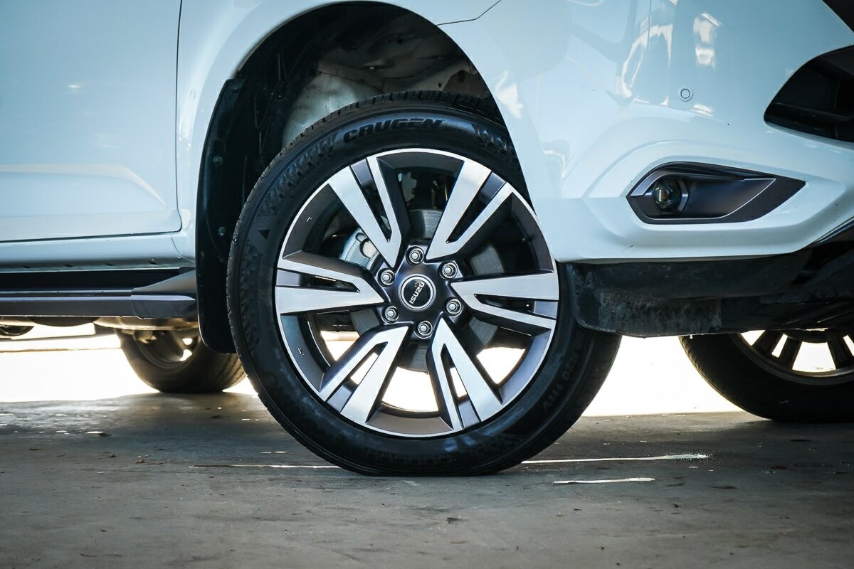Isuzu Mu-x image 2