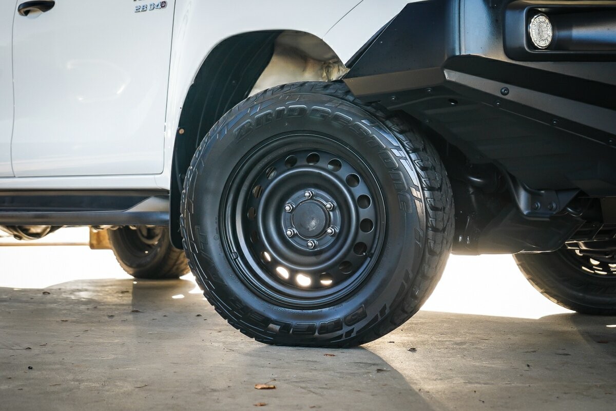 Toyota Hilux image 2
