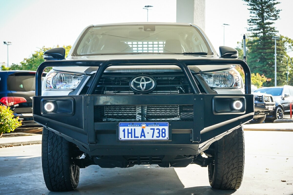 Toyota Hilux image 3