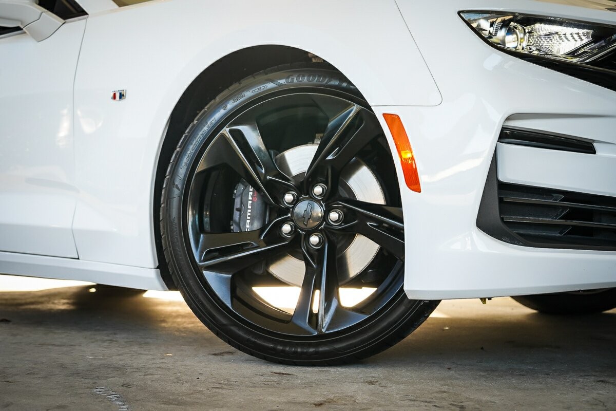 Chevrolet Camaro image 2