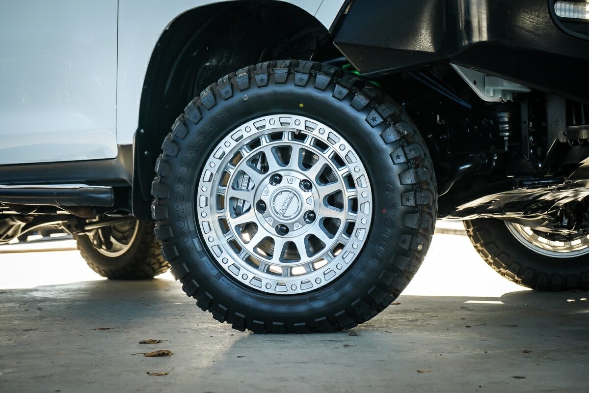 Toyota Landcruiser image 2