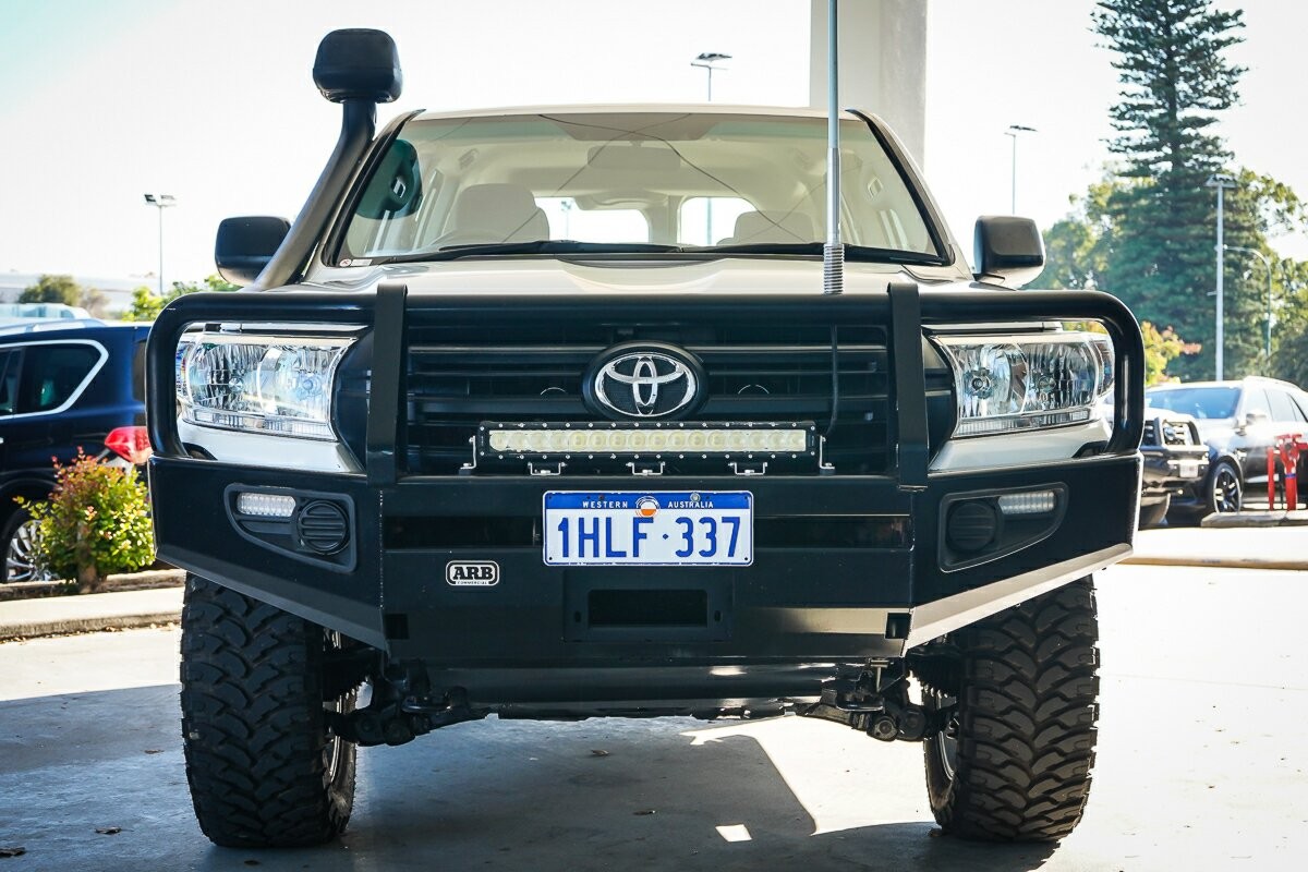 Toyota Landcruiser image 3