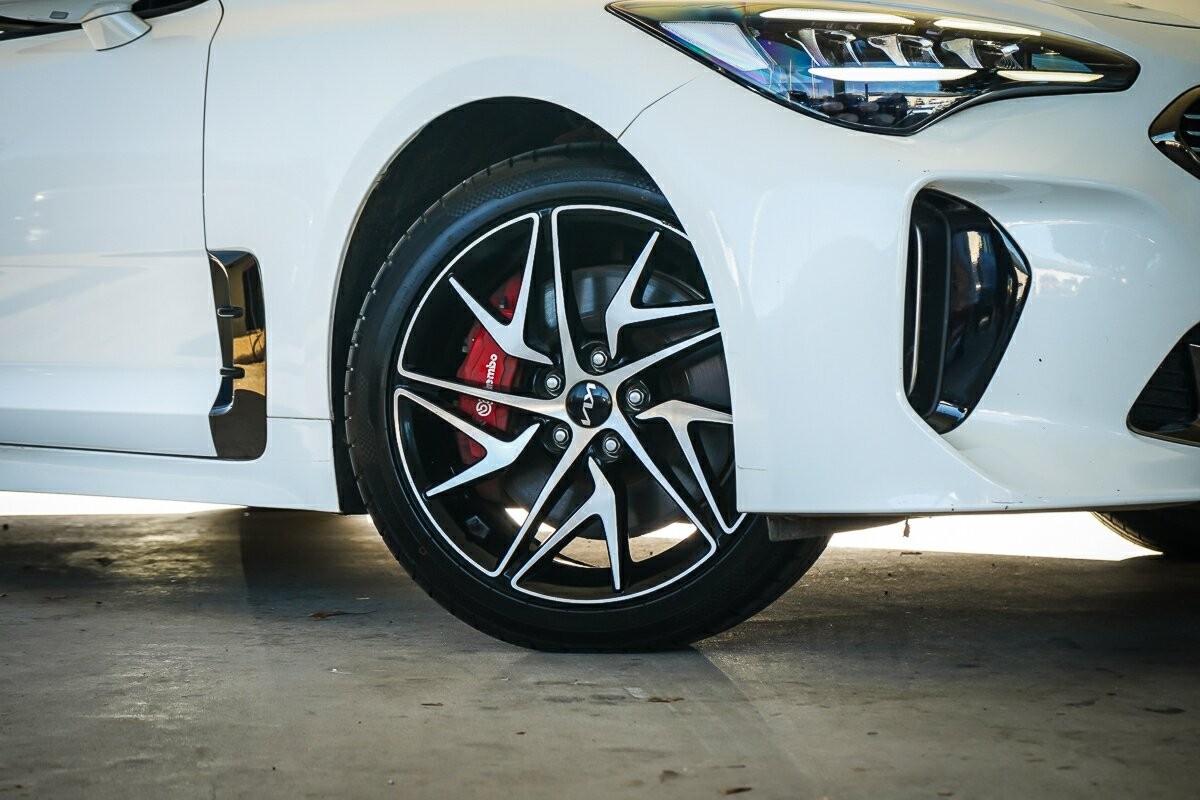 Kia Stinger image 2