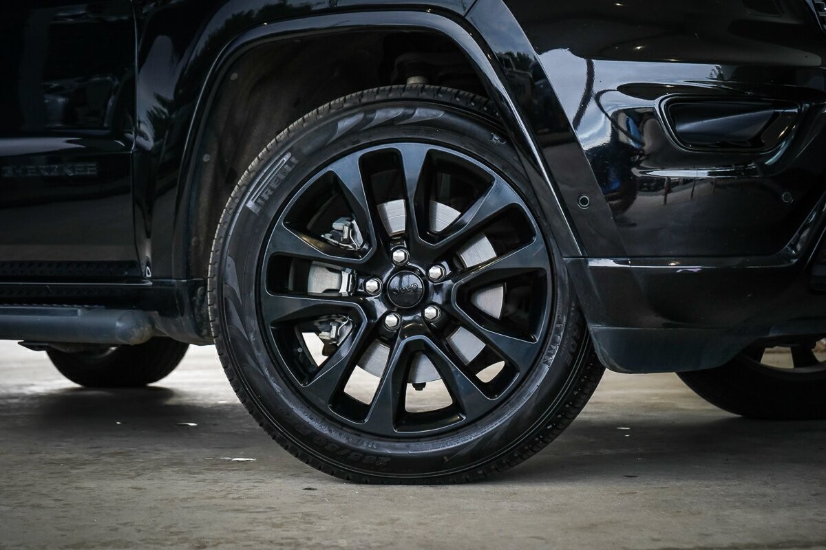 Jeep Grand Cherokee image 2