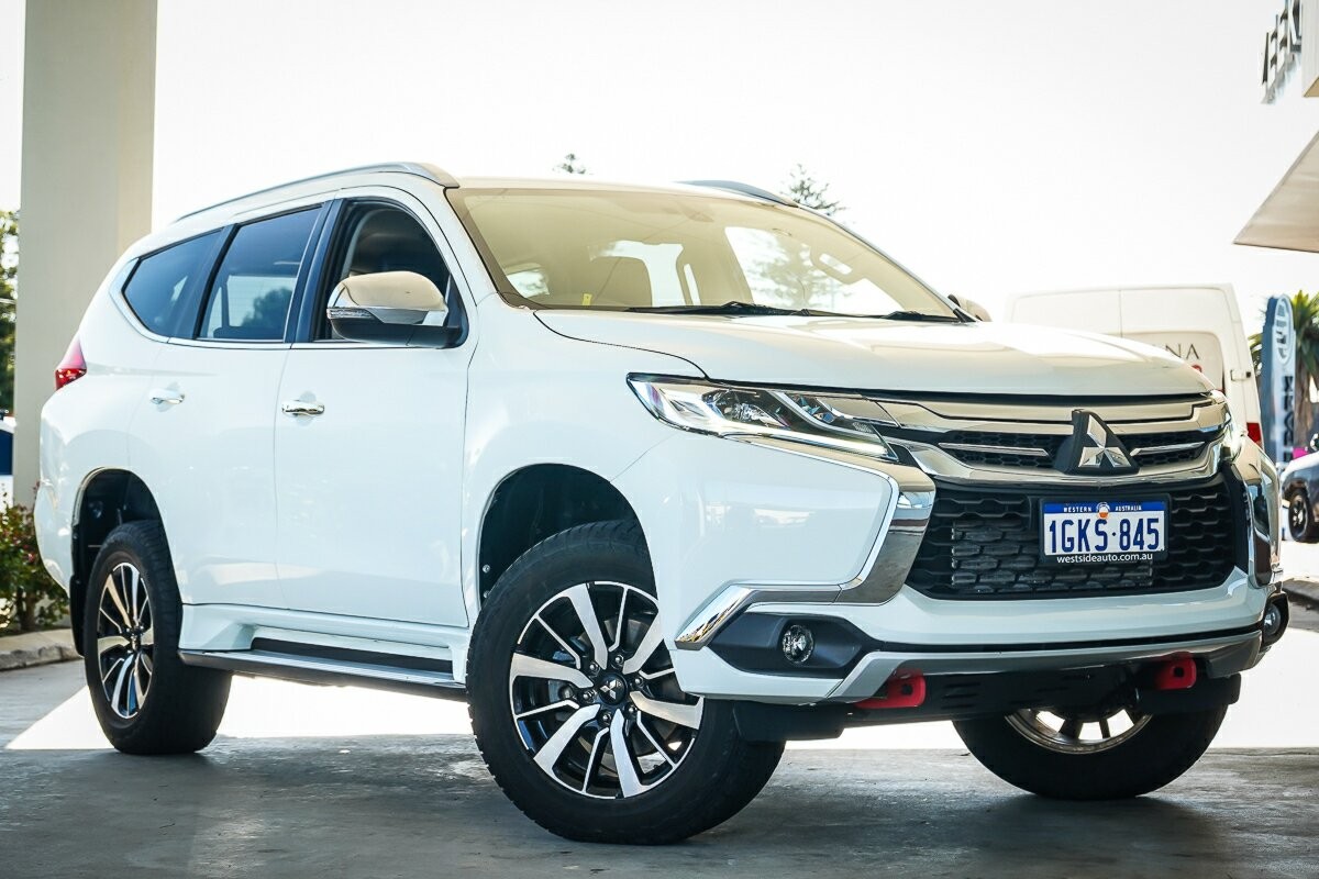 Mitsubishi Pajero Sport image 1