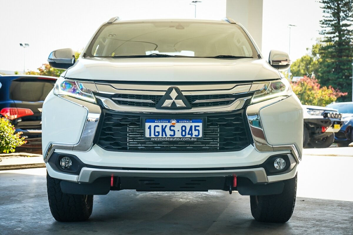Mitsubishi Pajero Sport image 3