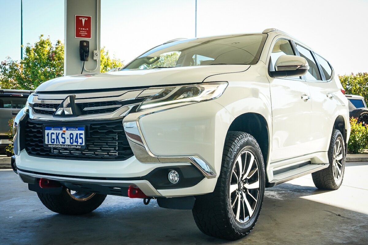Mitsubishi Pajero Sport image 4