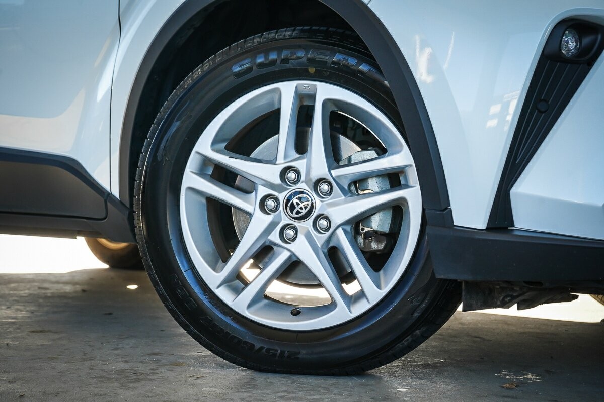 Toyota C-hr image 2