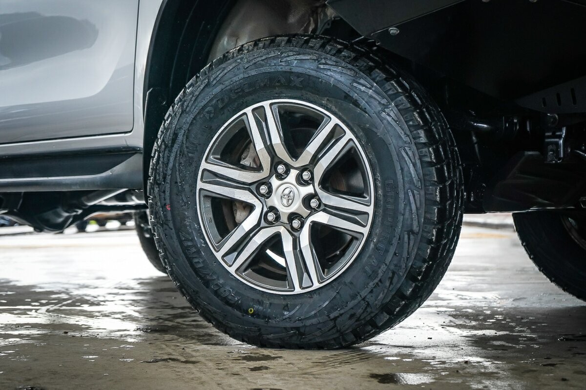 Toyota Fortuner image 2