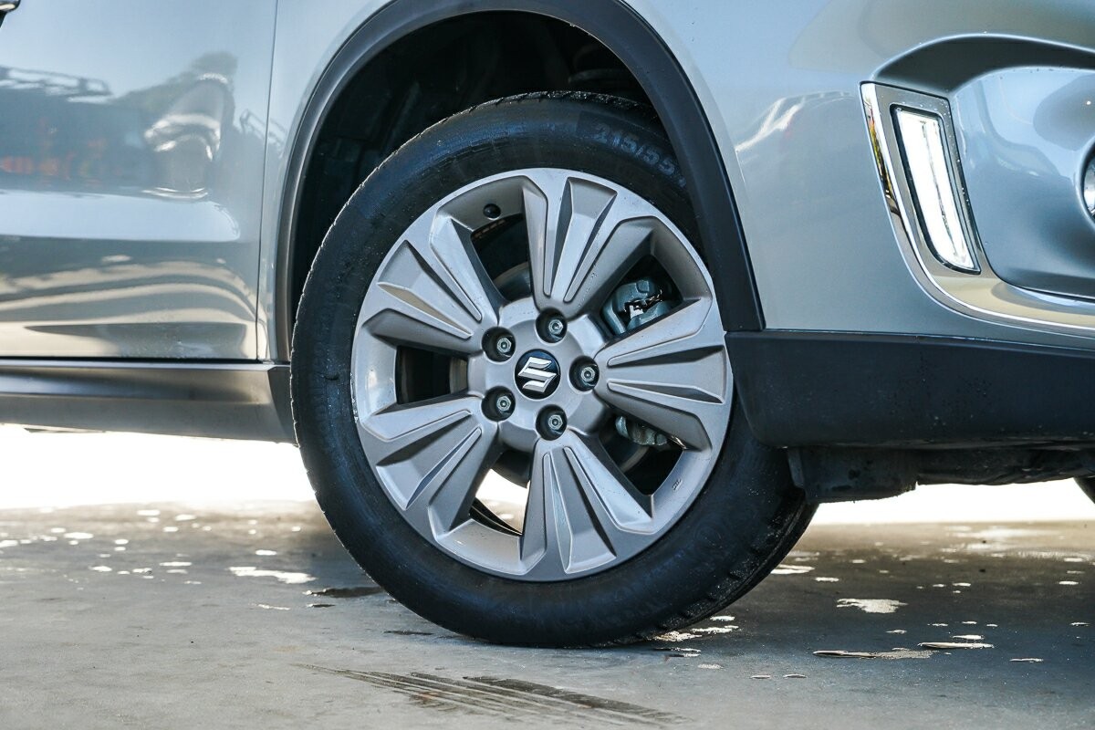 Suzuki Vitara image 2