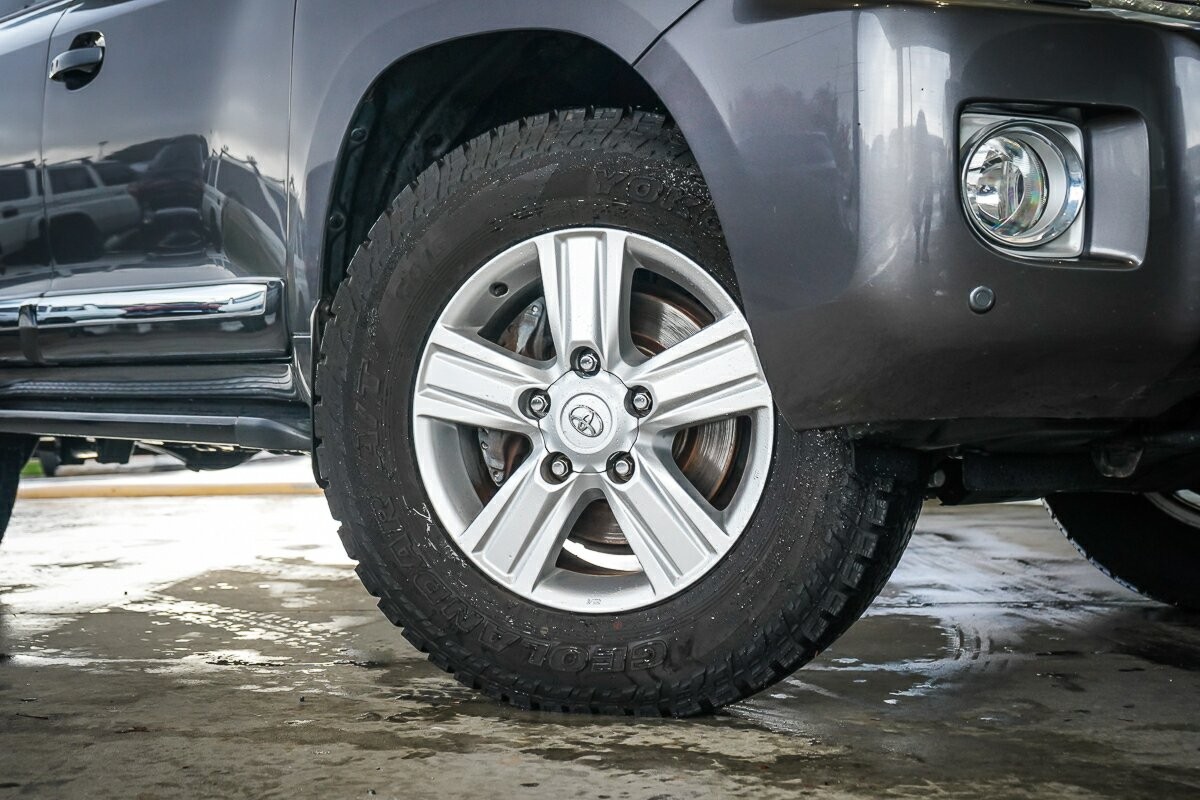 Toyota Landcruiser image 2