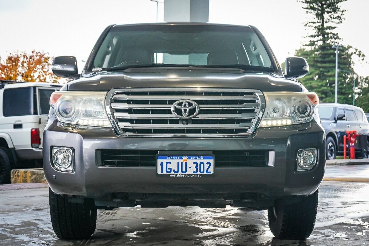 Toyota Landcruiser image 3