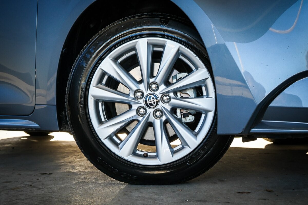 Toyota Corolla image 2