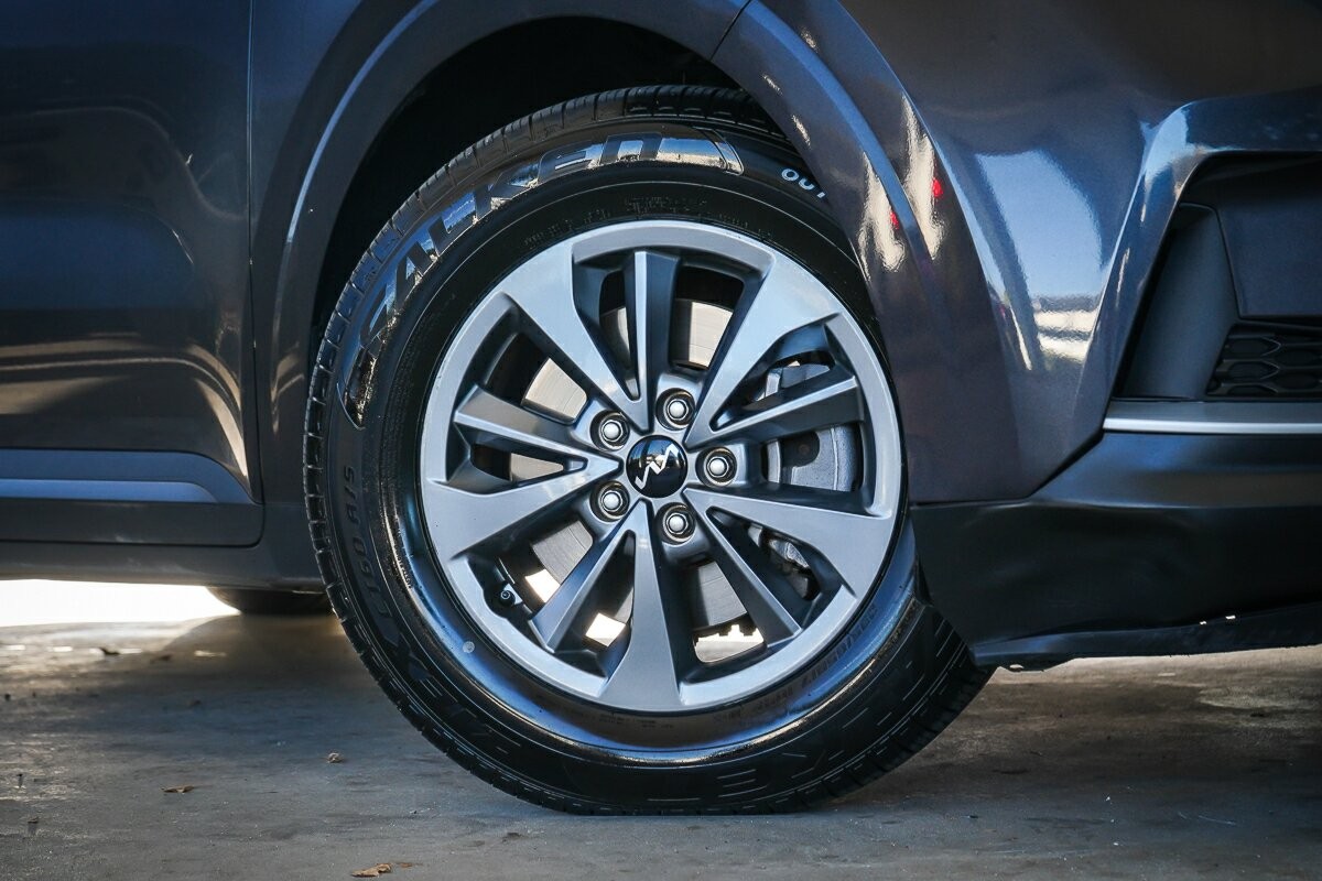 Kia Carnival image 2