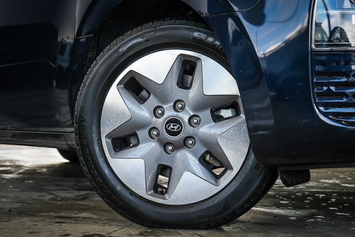 Hyundai Staria image 2