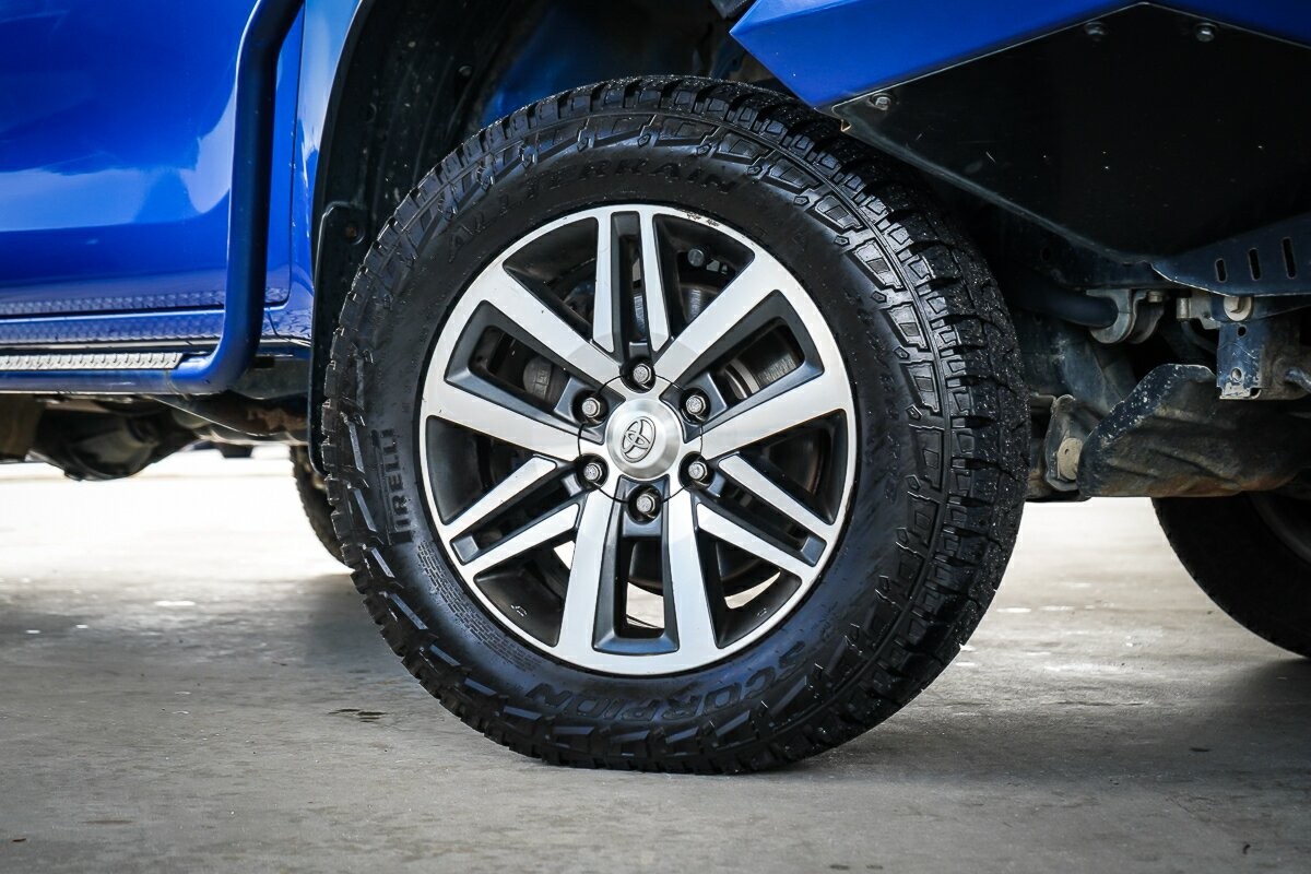 Toyota Fortuner image 2
