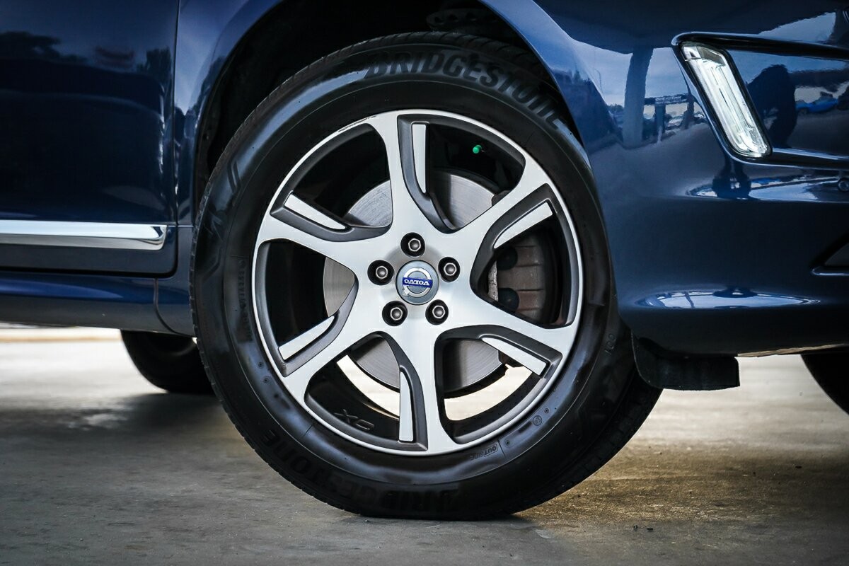 Volvo Xc60 image 2