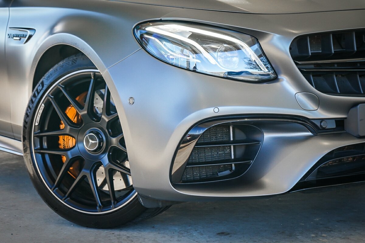 Mercedes Benz E-class image 2