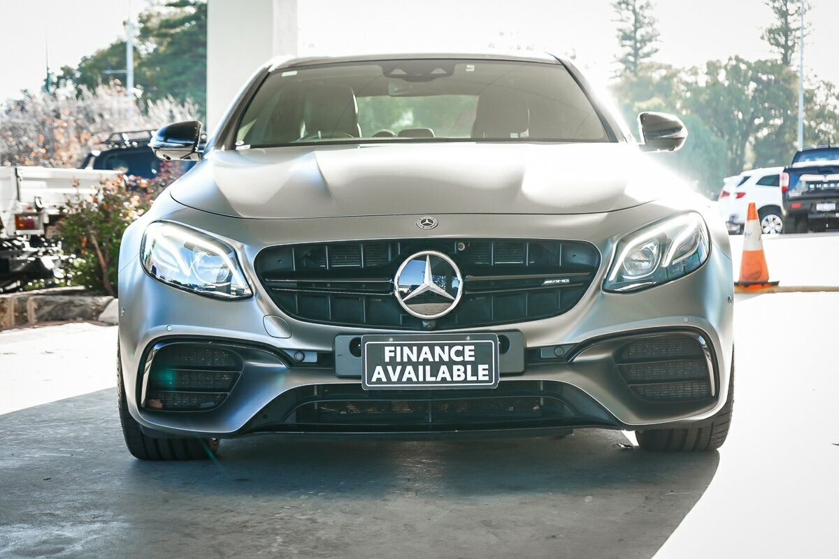 Mercedes Benz E-class image 3