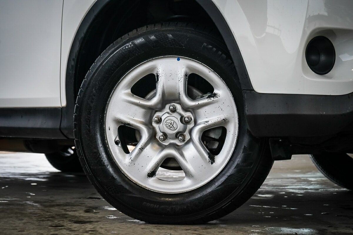 Toyota Rav4 image 2