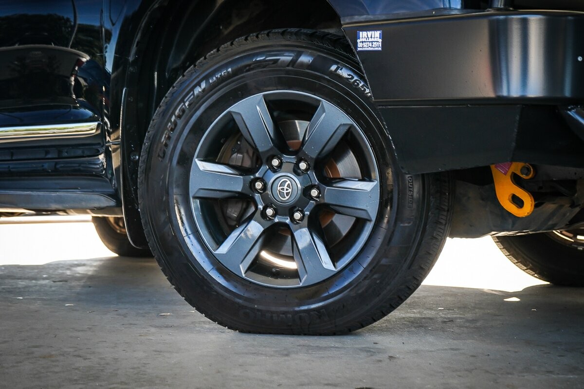 Toyota Landcruiser Prado image 2