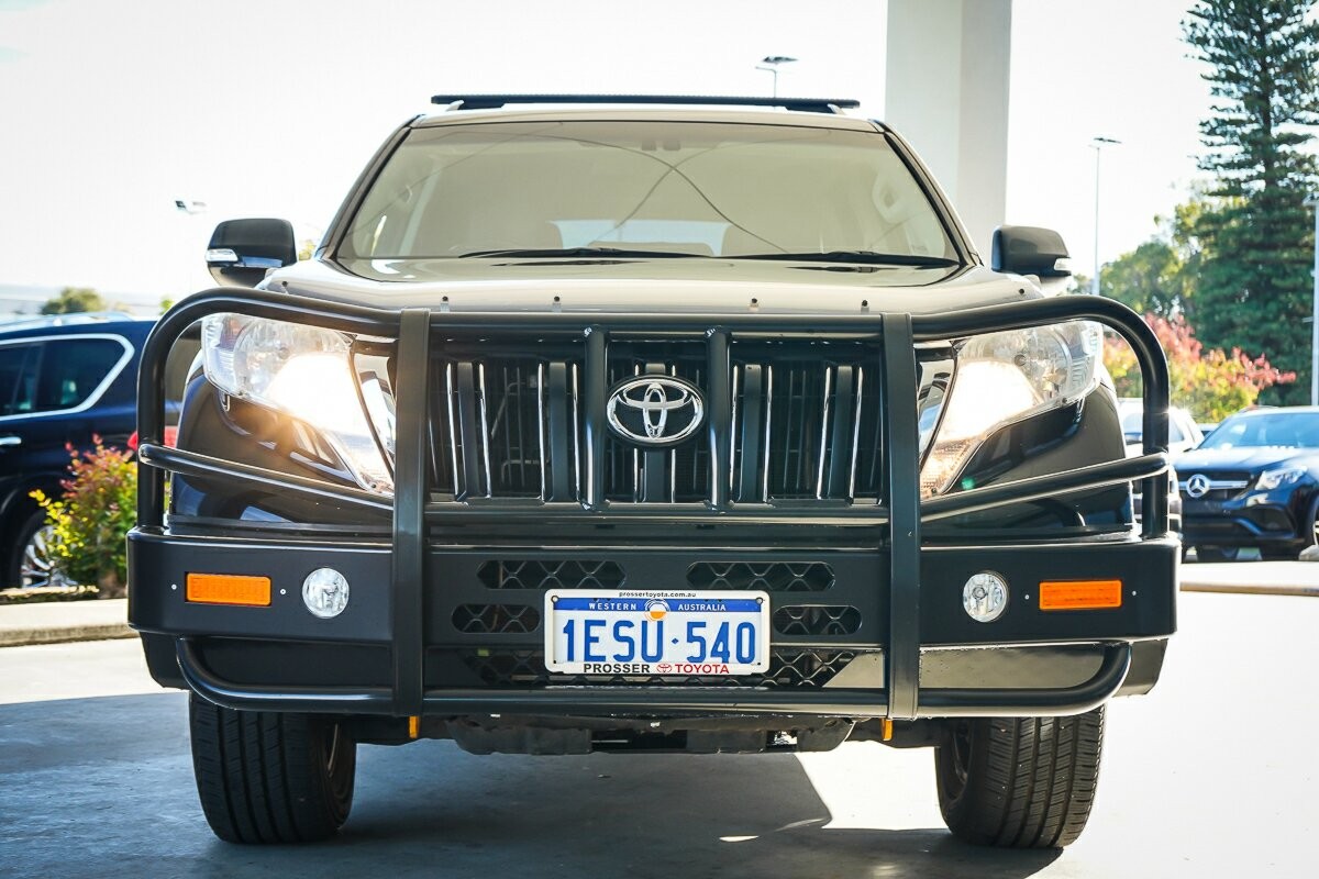 Toyota Landcruiser Prado image 3