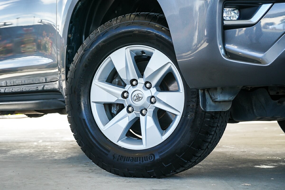 Toyota Landcruiser Prado image 2