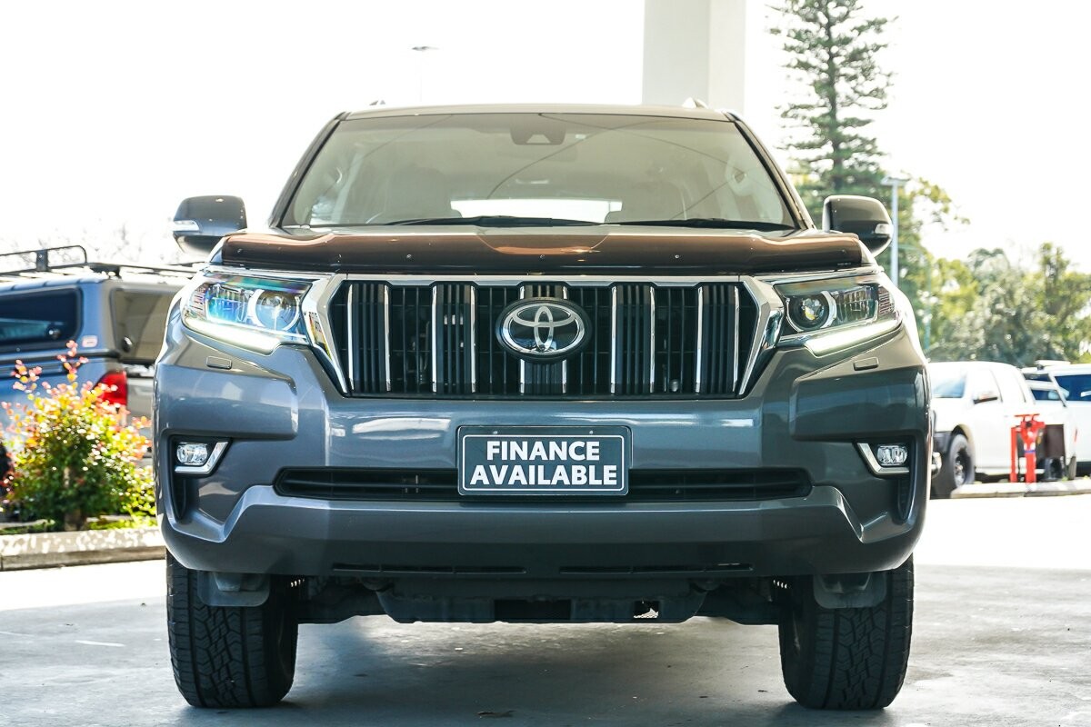 Toyota Landcruiser Prado image 3