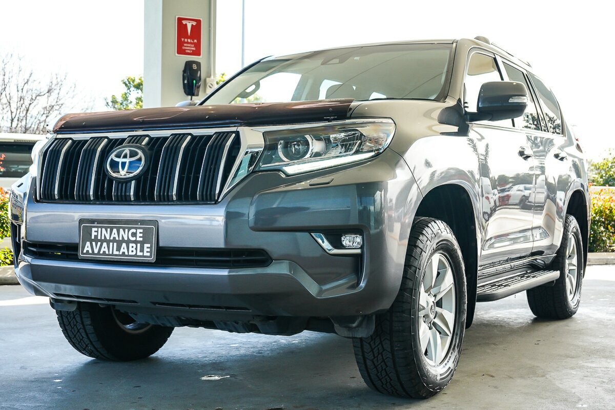 Toyota Landcruiser Prado image 4