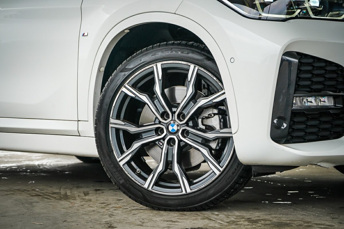 BMW X1 image 2