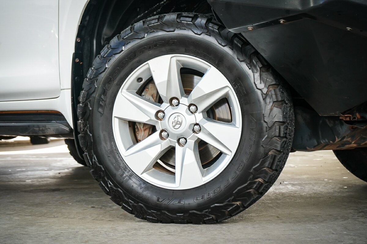 Toyota Landcruiser Prado image 2