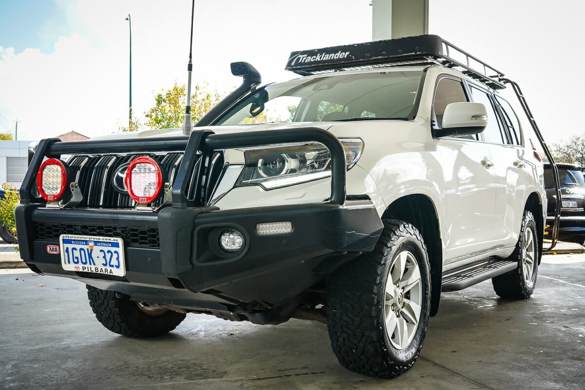 Toyota Landcruiser Prado image 4