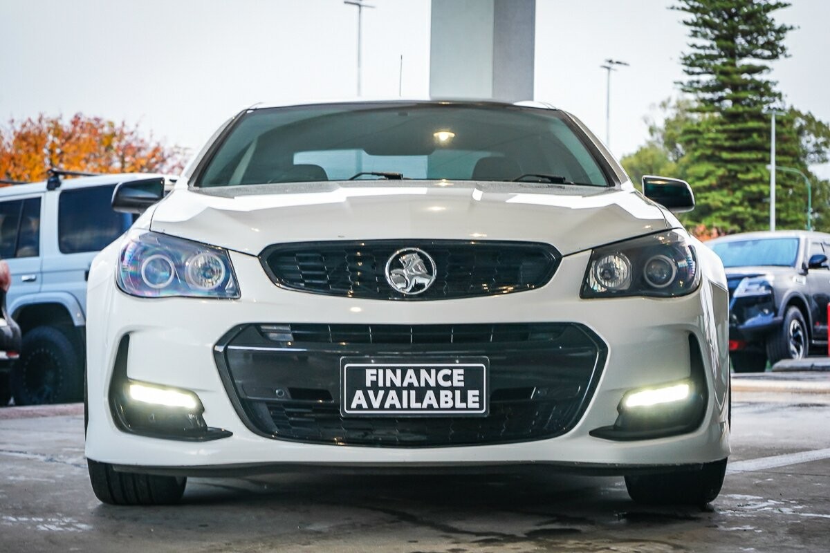 Holden Commodore image 3