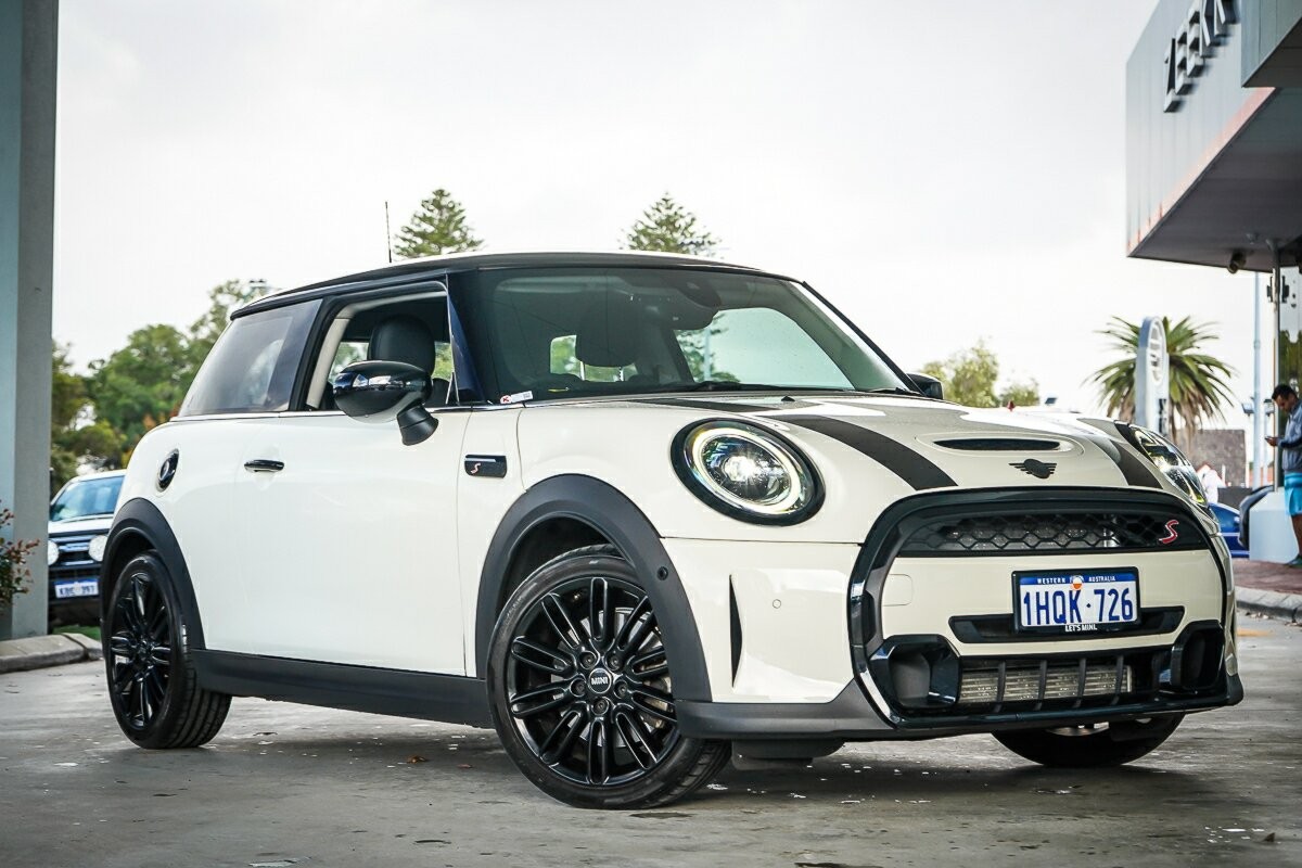 Mini Hatch image 1