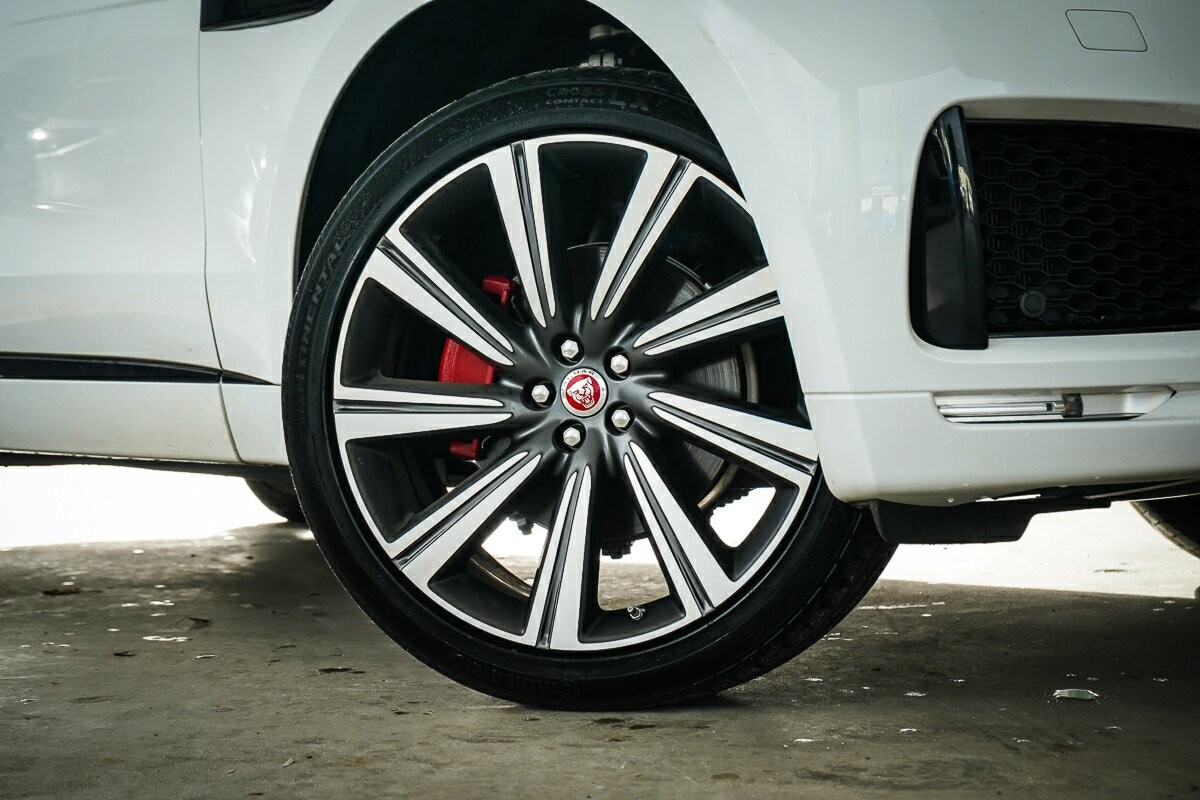 Jaguar F-pace image 2