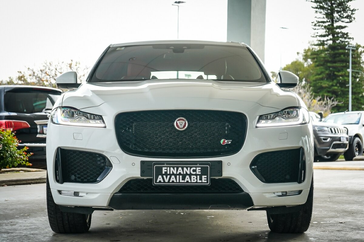Jaguar F-pace image 3
