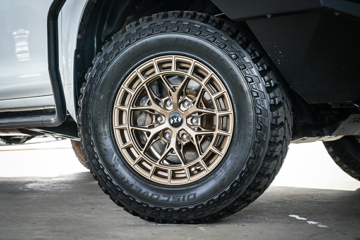 Toyota Landcruiser Prado image 2