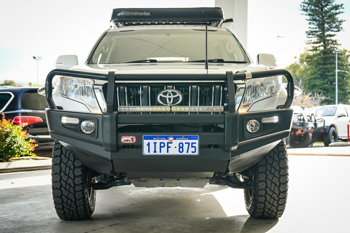 Toyota Landcruiser Prado image 3