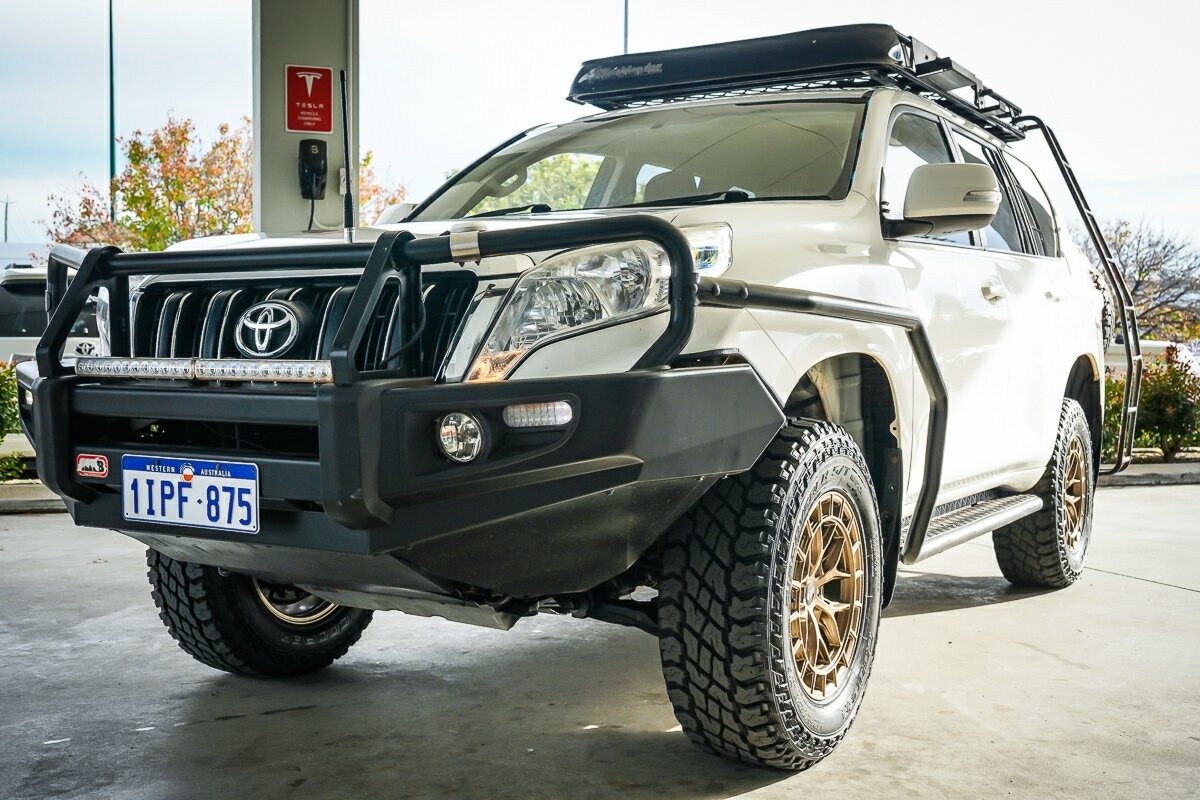 Toyota Landcruiser Prado image 4