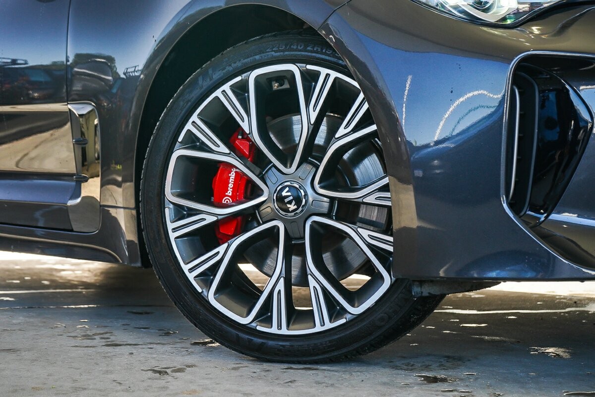Kia Stinger image 2