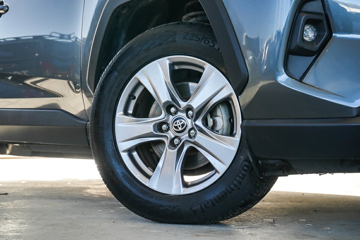 Toyota Rav4 image 2