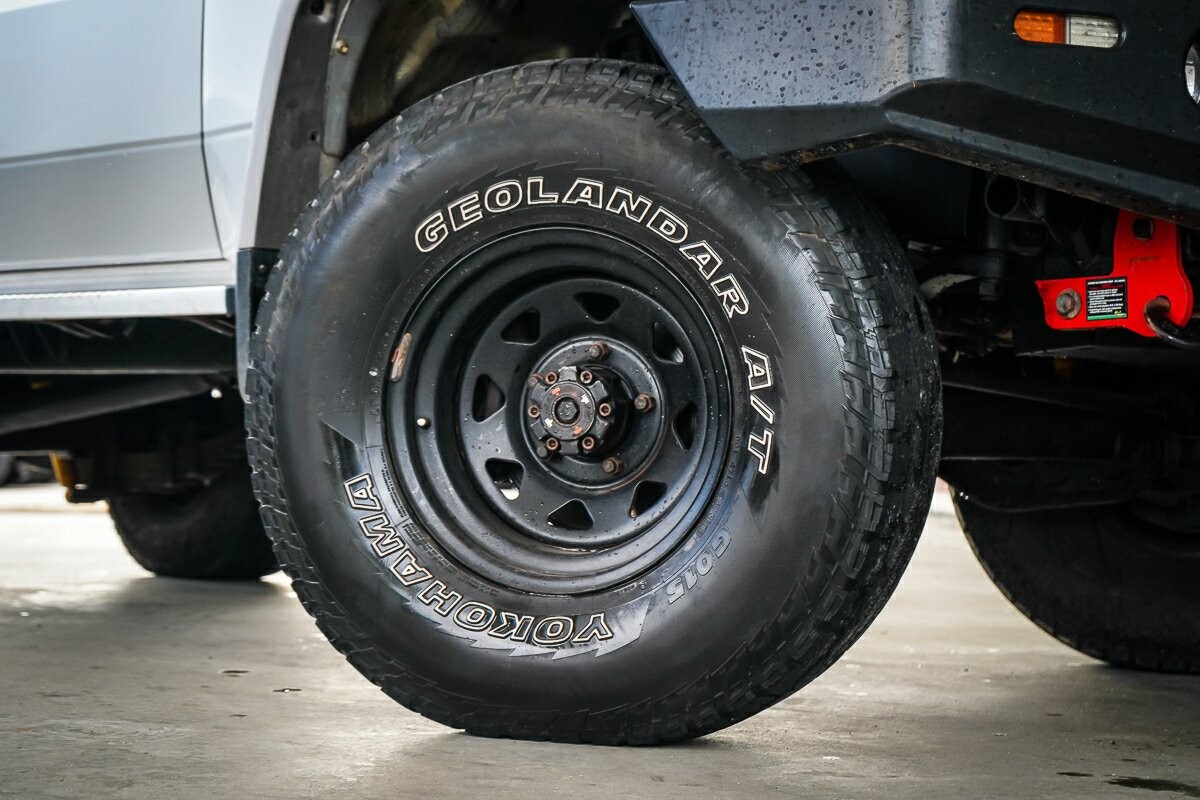 Toyota Landcruiser image 2
